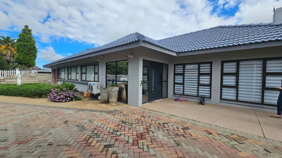To Let 3 Bedroom Property for Rent in Naudeville Free State